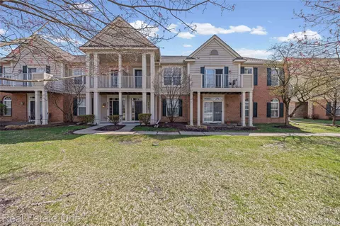40442 Bay Harbor Ln, Canton, MI 48188