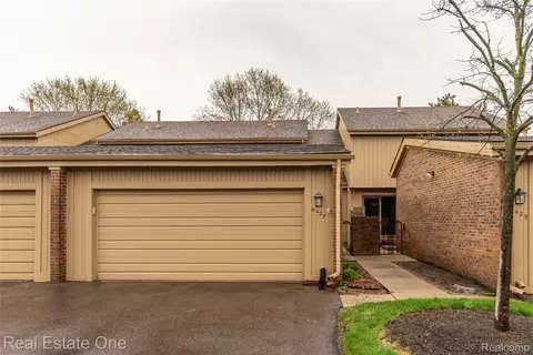 6427 Richard Run #10, West Bloomfield, MI 48322
