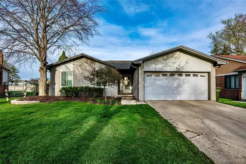 36832 Carriage Dr, Sterling Heights, MI 48310