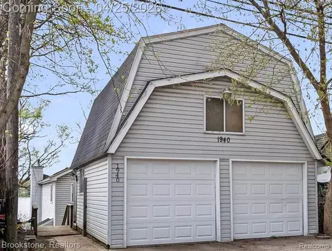 1940 S Ortonville Rd, Brandon, MI 48462