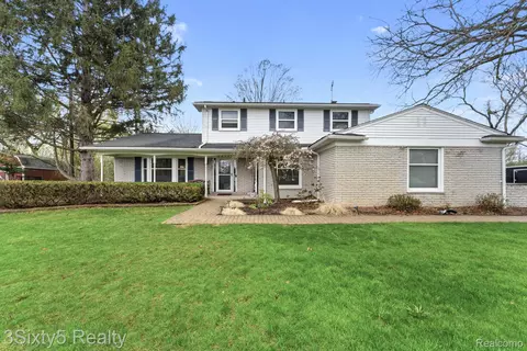 23577 W Newell Cir, Farmington Hills, MI 48336