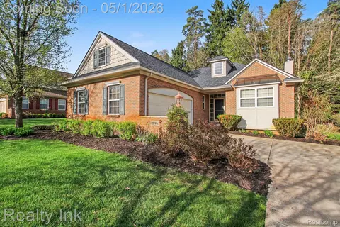 2745 Signature Cir, Pinckney, MI 48169