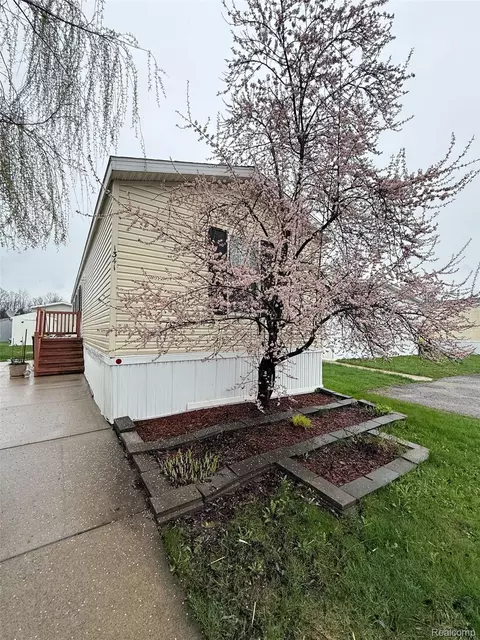 1341 Mariga St, Novi, MI 48374