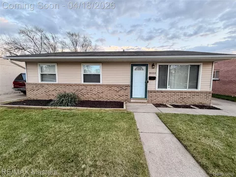 35215 Fairchild St, Westland, MI 48186