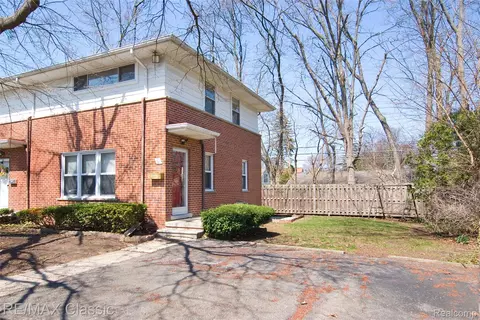 2604 Rochester Rd, Royal Oak, MI 48073
