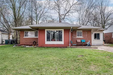 21950 Fern St, Oak Park, MI 48237