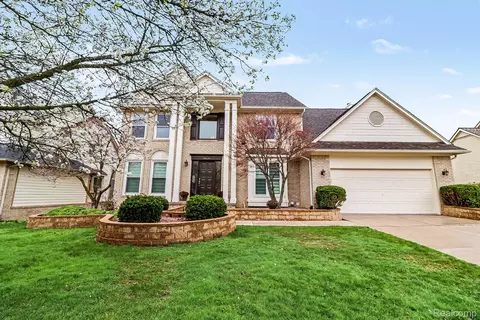 28529 Golf Pointe Blvd, Farmington Hills, MI 48331