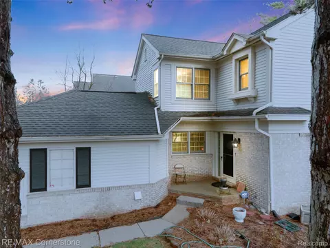 7632 Danbury Circle Cir, West Bloomfield, MI 48322