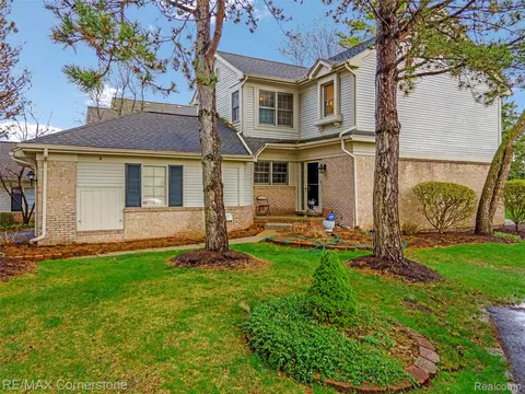7632 Danbury Circle Cir, West Bloomfield, MI 48322