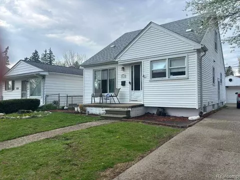 26126 N 26126 Student Ave, Redford, MI 48239