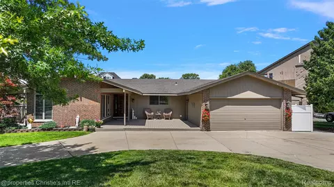 37337 Lakeshore Dr, Harrison, MI 48045