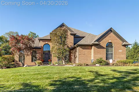 1811 Blue Grass Dr, Rochester Hills, MI 48306