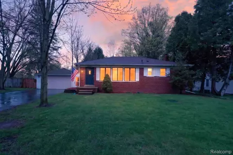 28501 Pontiac Trl, Lyon, MI 48178