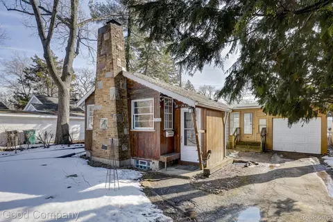 8503 Colgate St, Oak Park, MI 48237
