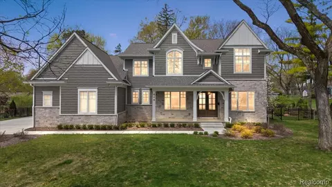 444 Hillboro Dr, Bloomfield Hills, MI 48301