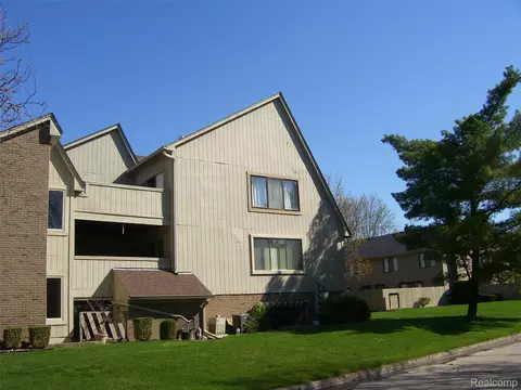 42364 Lochmoor St #6, Clinton Township, MI 48038