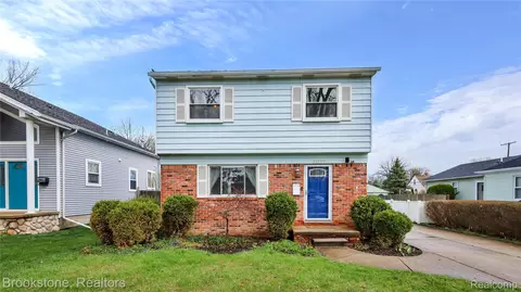 21729 Ridgeway St, Saint Clair Shores, MI 48080