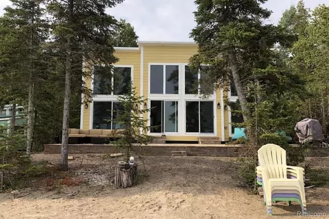 10094 Raven Dr, Ocqueoc, MI 49759