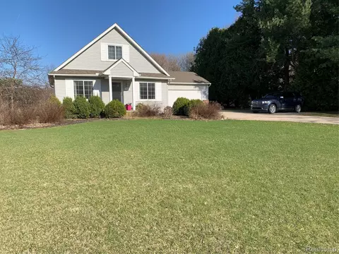 8164 Genesee Rd, Mount Morris, MI 48458