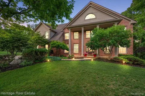 1562 Eagle Trl, Oxford, MI 48371