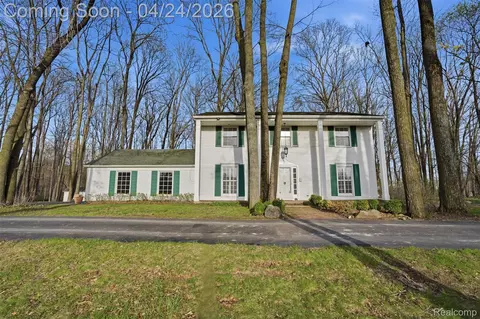 6808 Salem Rd, Plymouth, MI 48170
