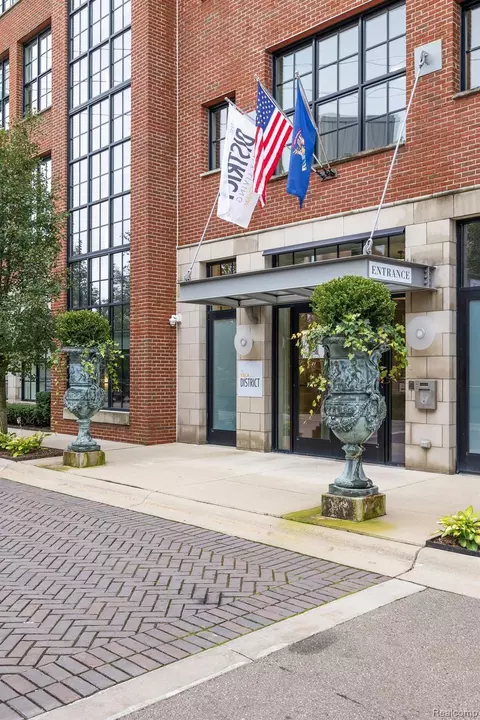 2051 Villa Rd #403, Birmingham, MI 48009