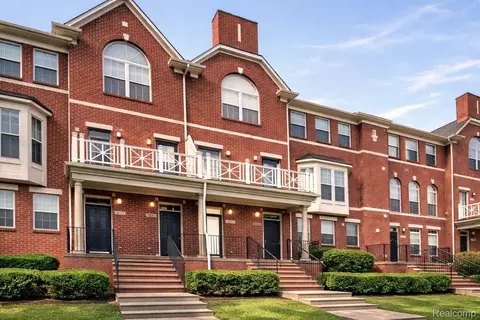 3139 Camden Dr, Troy, MI 48084
