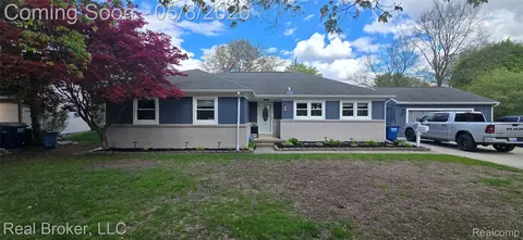 6948 Chirrewa St, Westland, MI 48185