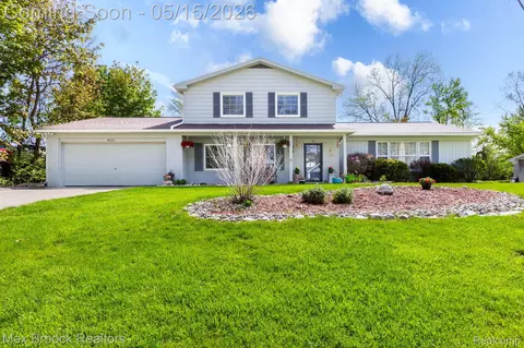 4225 Westover Dr, West Bloomfield, MI 48323