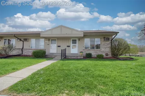 25315 Franklin Ter N #8, South Lyon, MI 48178