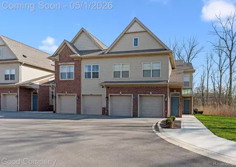 602 Pointe Dr, Walled Lake, MI 48390
