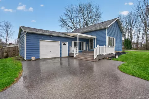 13508 N Center Rd, Thetford, MI 48420