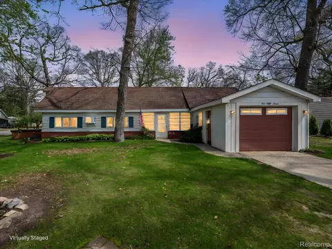 557 Alfred St, Columbia, MI 49230