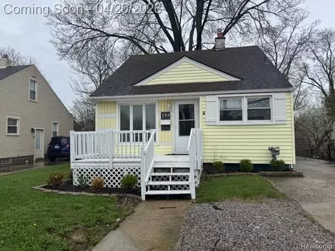 285 W Maple Rd, Clawson, MI 48017