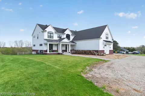 1881 Reidsview Dr, White Lake, MI 48383
