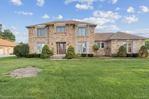 12387 Cedar Dr, Shelby Township, MI 48315