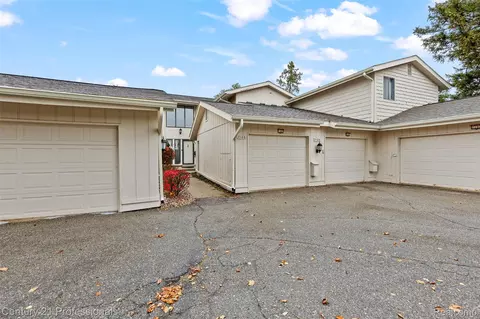 7106 Bridge Way W, West Bloomfield, MI 48322