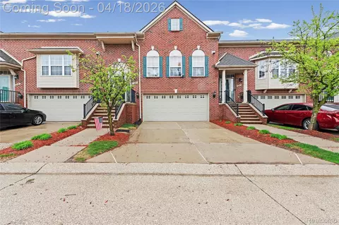 13199 Golf Pointe Dr, Taylor, MI 48180