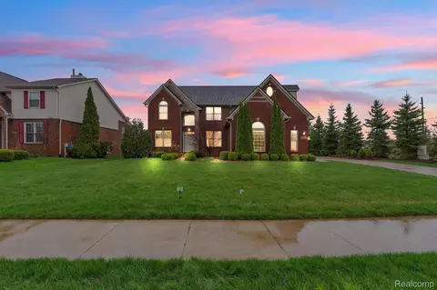 1002 Carriage Trace Blvd, South Lyon, MI 48178