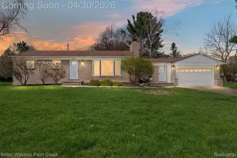 310 Elmhill Rd, Rochester Hills, MI 48306