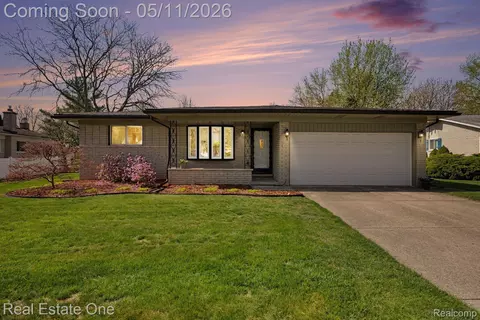4699 Alton Dr, Troy, MI 48085