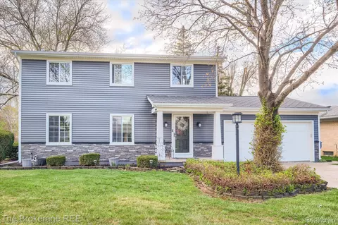 706 Salem Dr, Davison, MI 48423