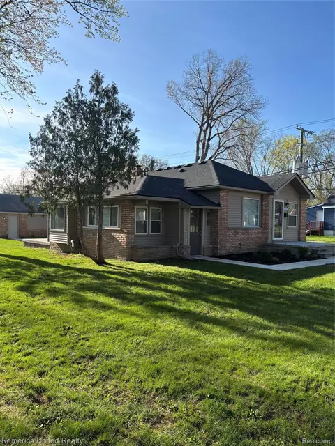 18315 Five Points St, Redford, MI 48240