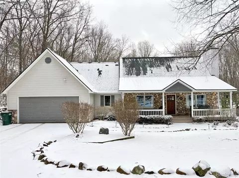 1400 E Rattalee Lake Rd, Rose, MI 48442
