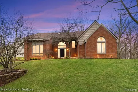 2295 Shore Hill Dr, West Bloomfield, MI 48323