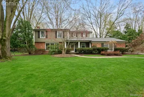 31737 Waltham Ct, Beverly Hills, MI 48025
