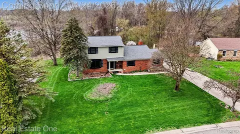 4819 Bretton Ln, Highland, MI 48356