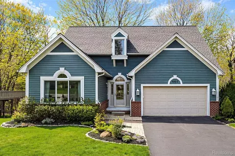 461 Alexander Dr, Commerce, MI 48390