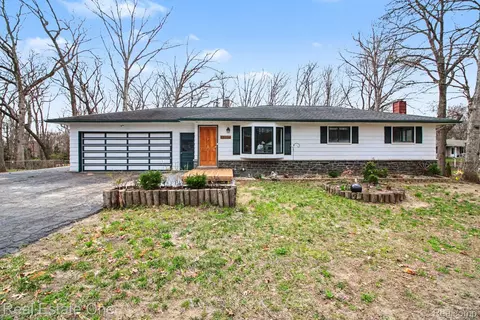 4937 Oak Park Dr, Independence, MI 48346