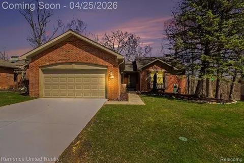 7184 Westchester Rd #125, West Bloomfield, MI 48322